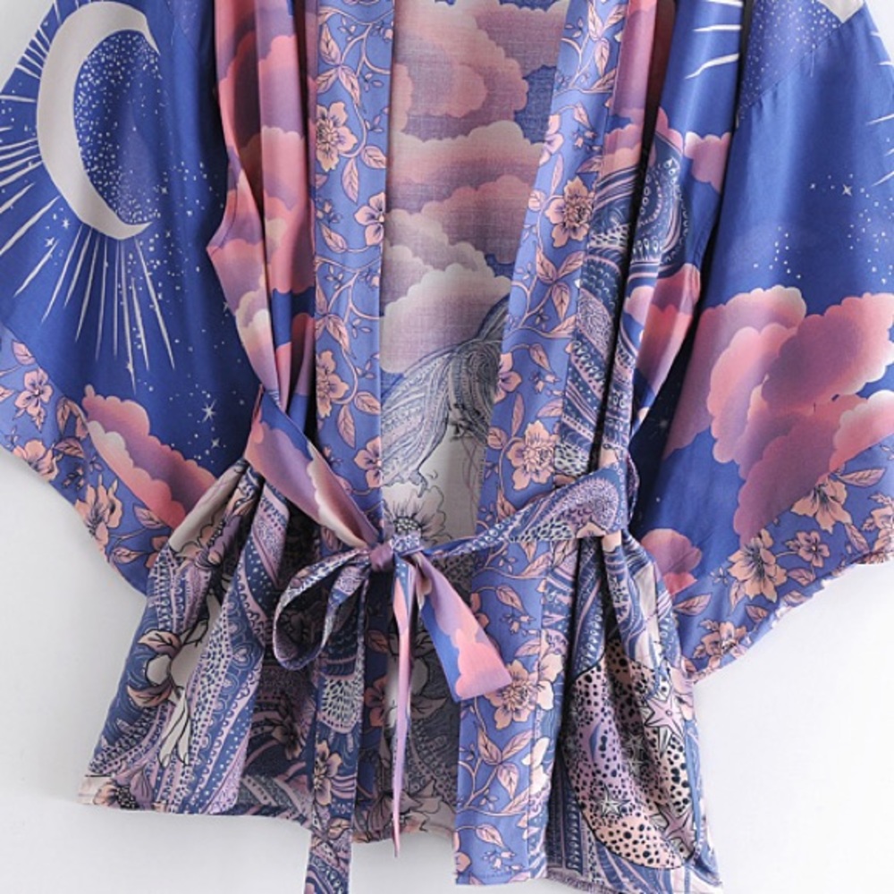 Gorgeous crescent moon cotton kimono top - Picture 4 of 9